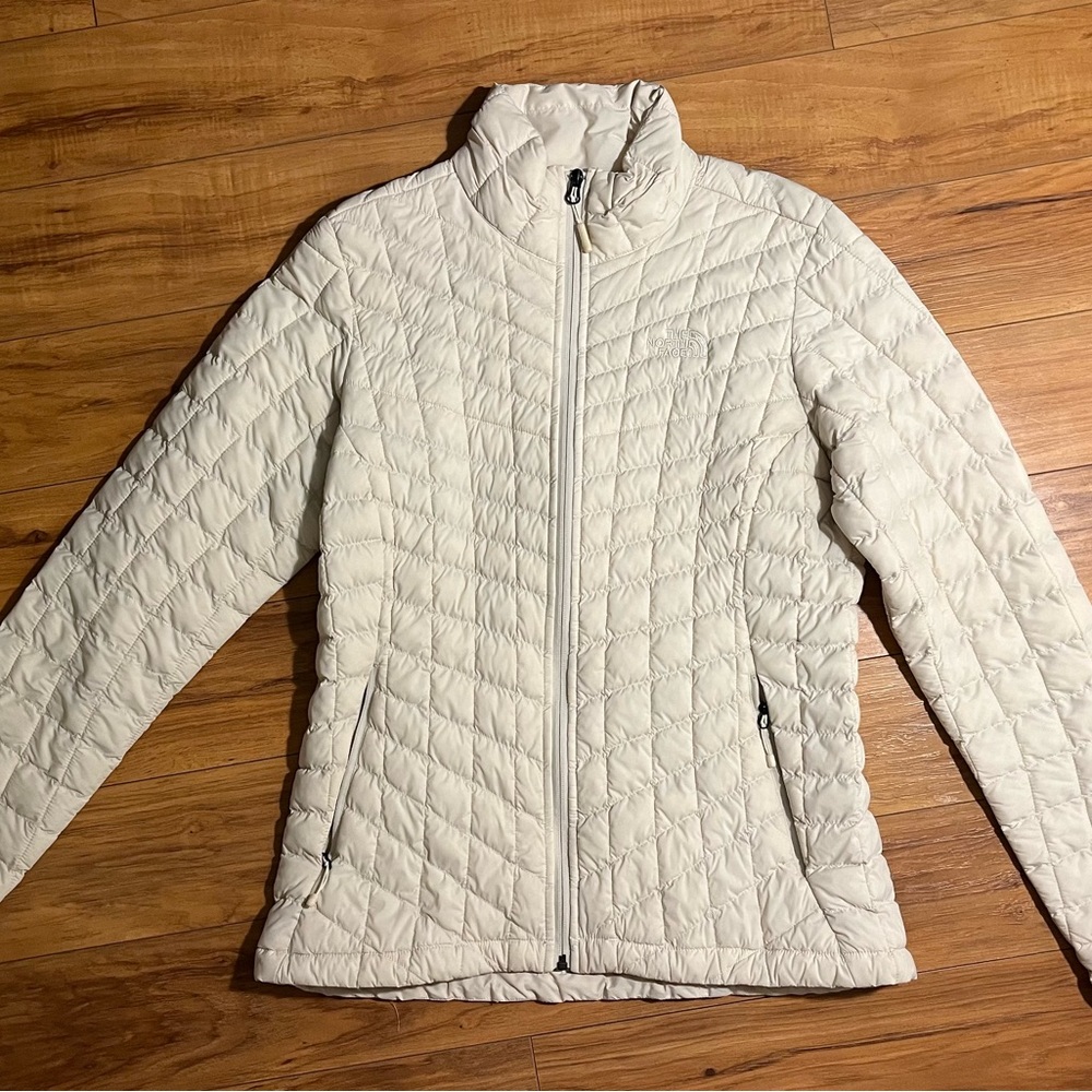 white north face puffy